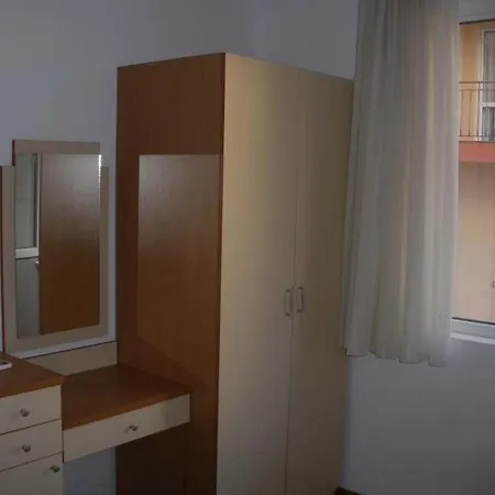 Levante Apartcomplex نيسيبار